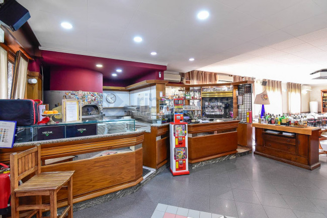 Locale commerciale in vendita a Seveso