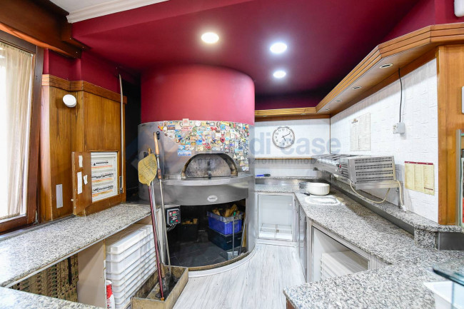 Locale commerciale in vendita a Seveso