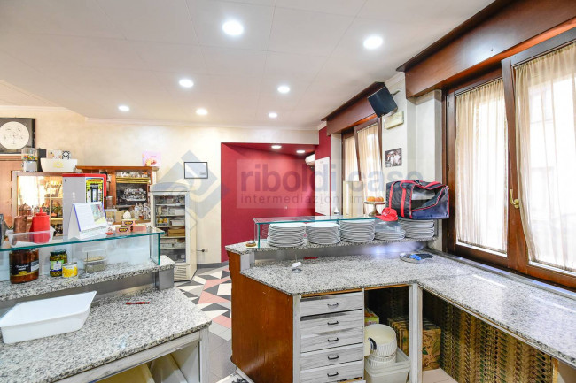 Locale commerciale in vendita a Seveso
