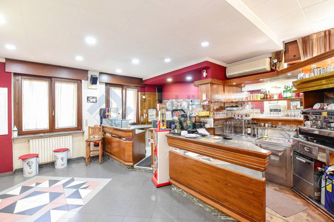 Locale commerciale in vendita a Seveso