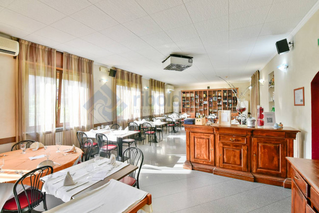 Locale commerciale in vendita a Seveso
