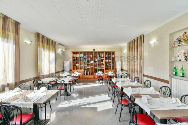Locale commerciale in vendita a Seveso