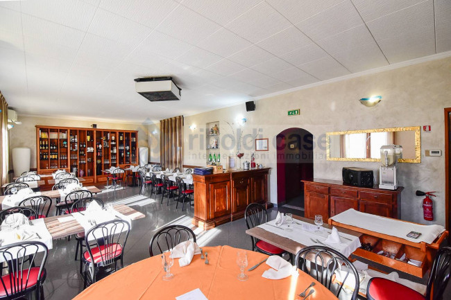 Locale commerciale in vendita a Seveso