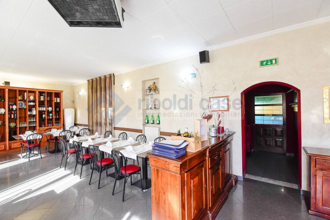 Locale commerciale in vendita a Seveso