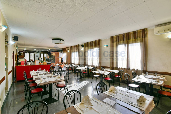 Locale commerciale in vendita a Seveso