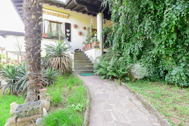 Villetta bifamiliare in vendita a Besana in Brianza