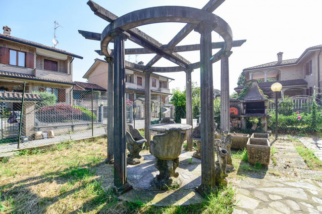 Villetta bifamiliare in vendita a Besana in Brianza