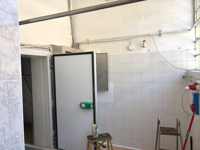 Locale commerciale in affitto a Seveso