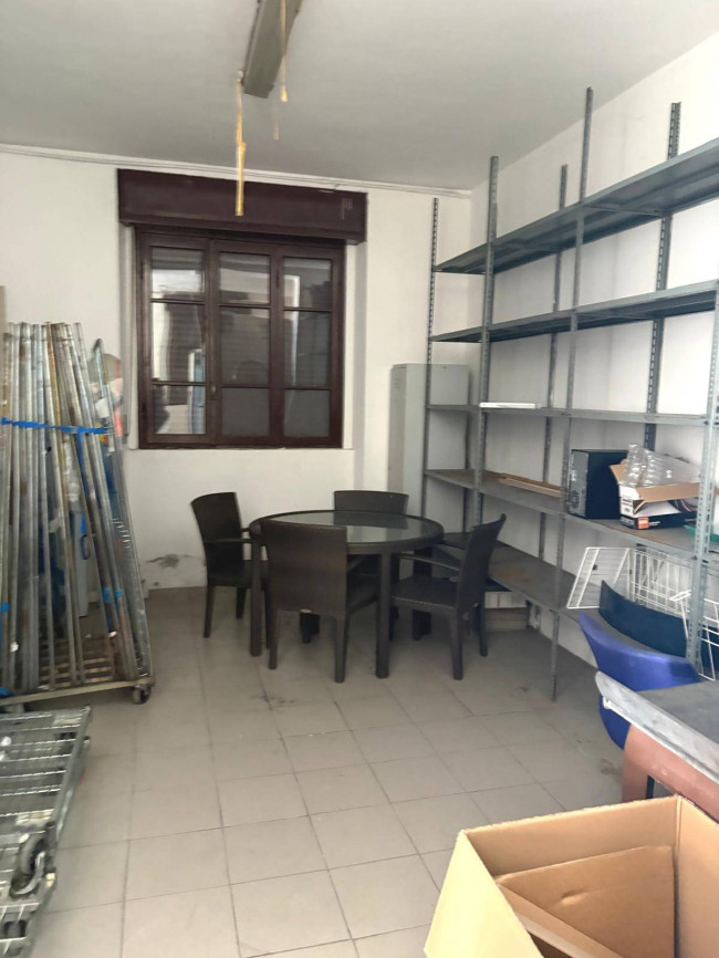 Locale commerciale in affitto a Seveso
