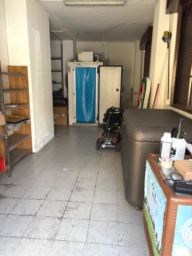 Locale commerciale in affitto a Seveso