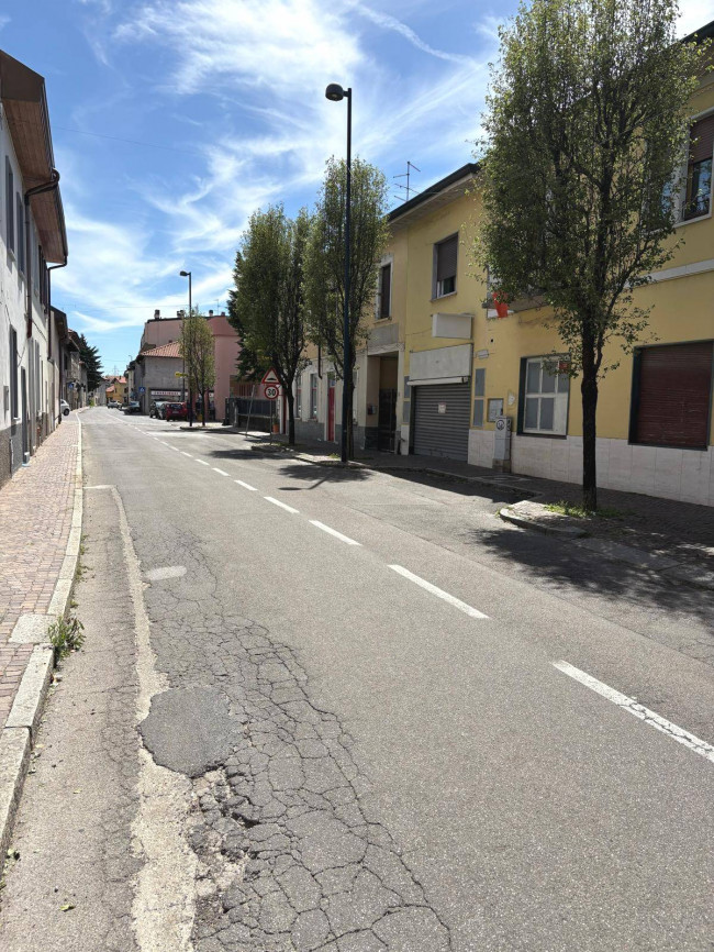 Locale commerciale in affitto a Seveso