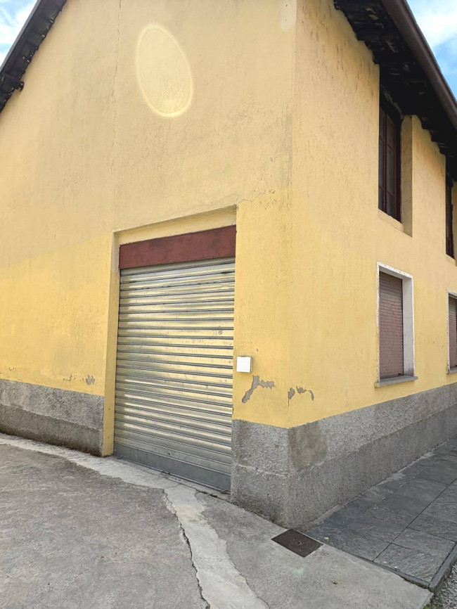 Locale commerciale in affitto a Seveso