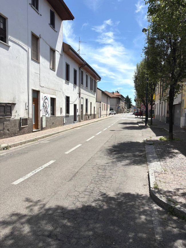 Locale commerciale in affitto a Seveso