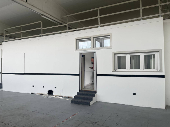 Capannone in vendita a Giussano