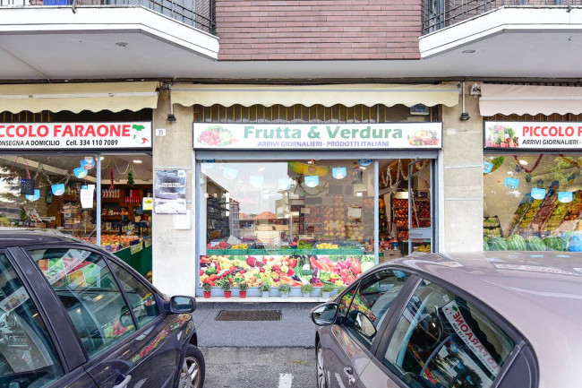 Locale commerciale in vendita a Giussano