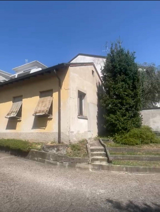Magazzino in vendita a Giussano