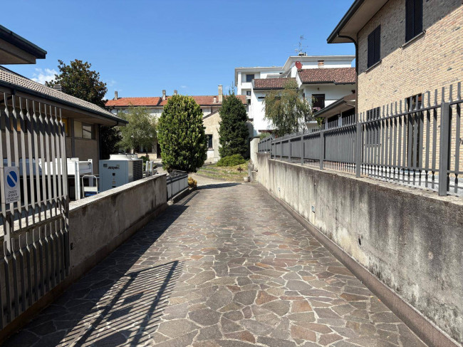 Magazzino in vendita a Giussano