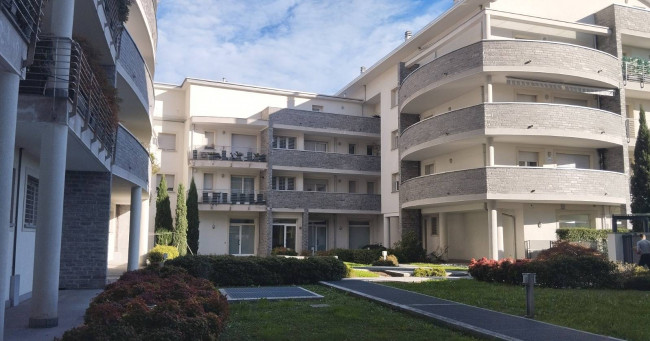 Box o garage in affitto a Seregno