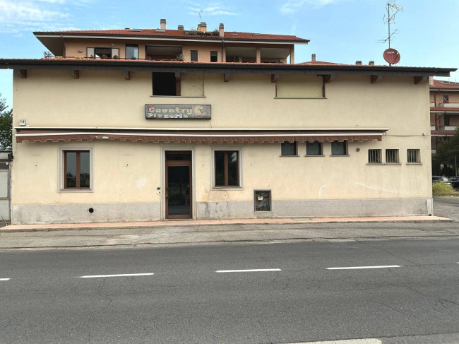 Locale commerciale in vendita a Seregno