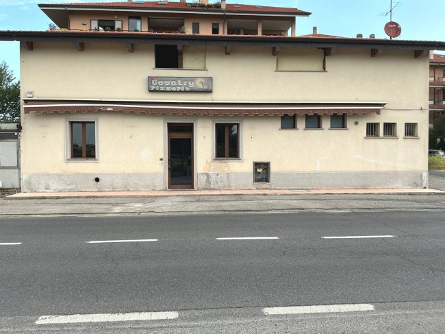 Locale commerciale in vendita a Seregno