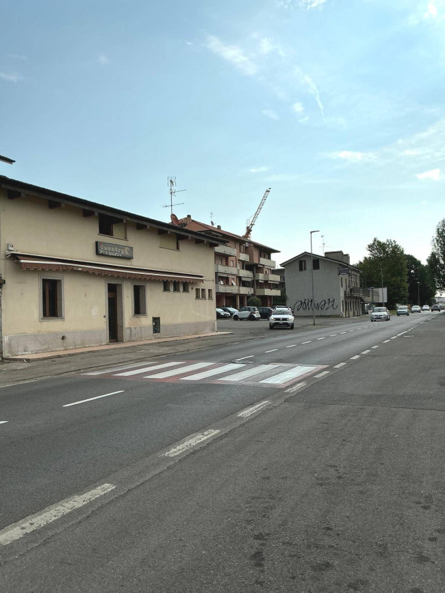Locale commerciale in vendita a Seregno