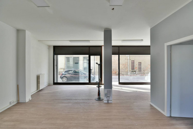 Locale commerciale in affitto a Giussano