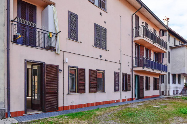 Locale commerciale in affitto a Giussano
