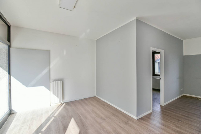 Locale commerciale in affitto a Giussano