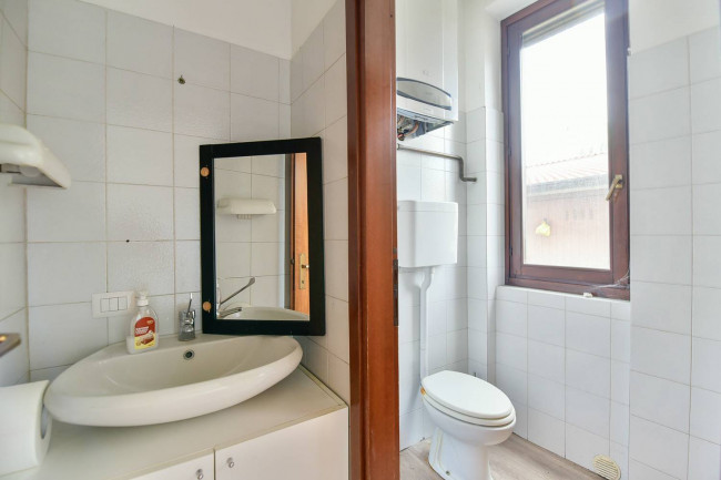 Locale commerciale in affitto a Giussano