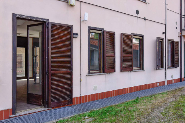 Locale commerciale in affitto a Giussano