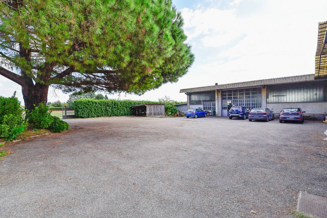 Capannone in vendita a Seregno