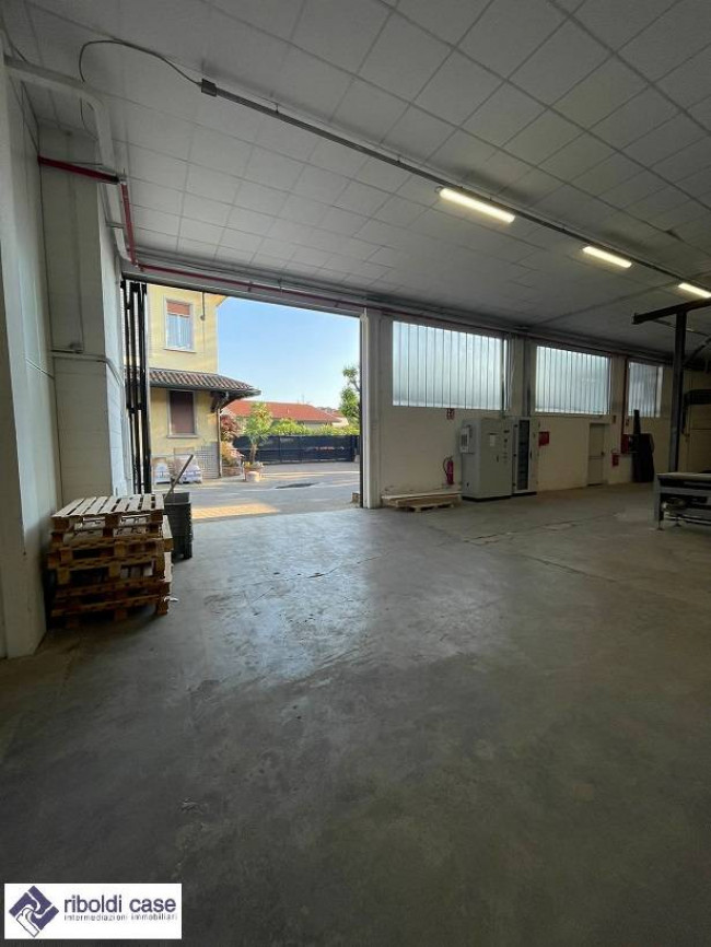 Capannone in vendita a Seveso