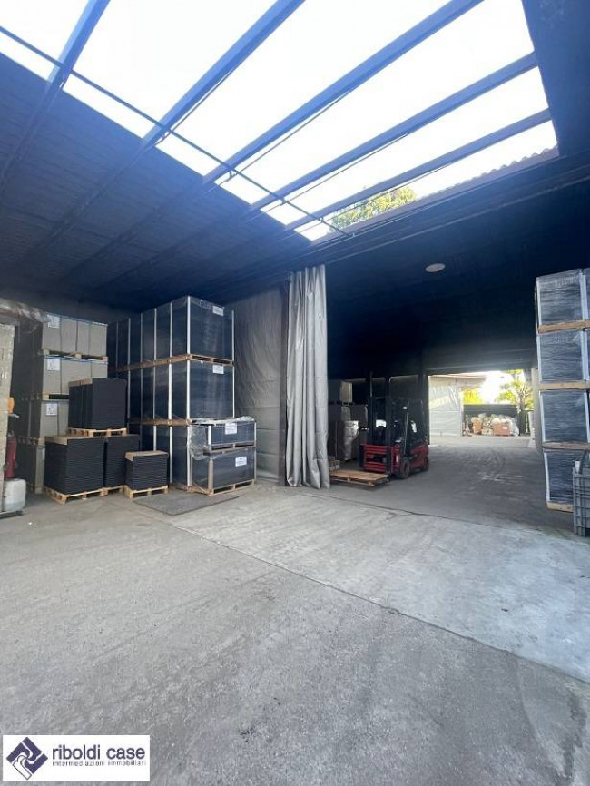 Capannone in vendita a Seveso