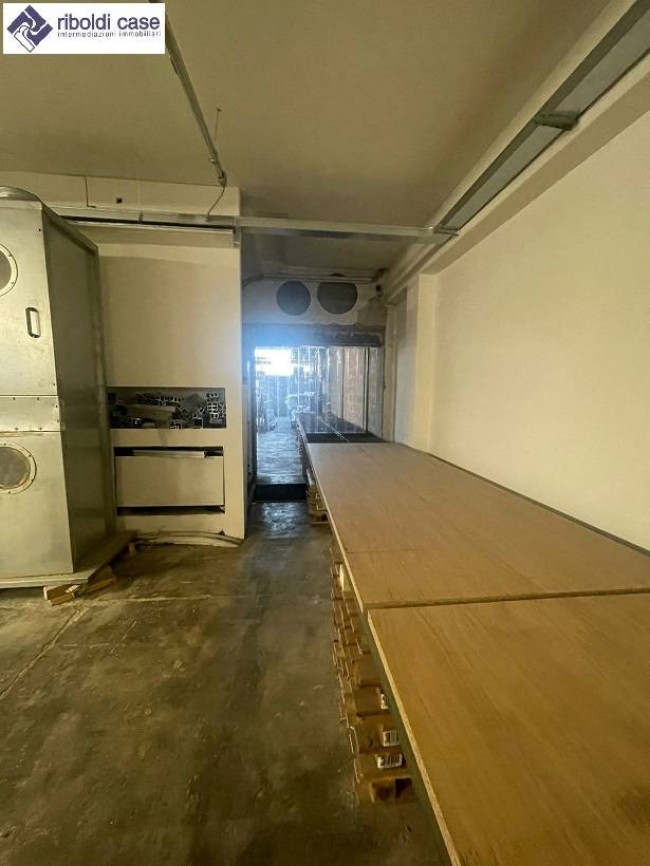 Capannone in vendita a Seveso