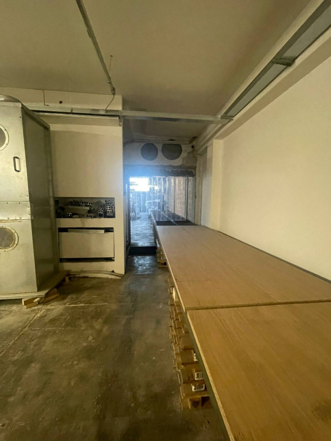 Capannone in vendita a Seveso