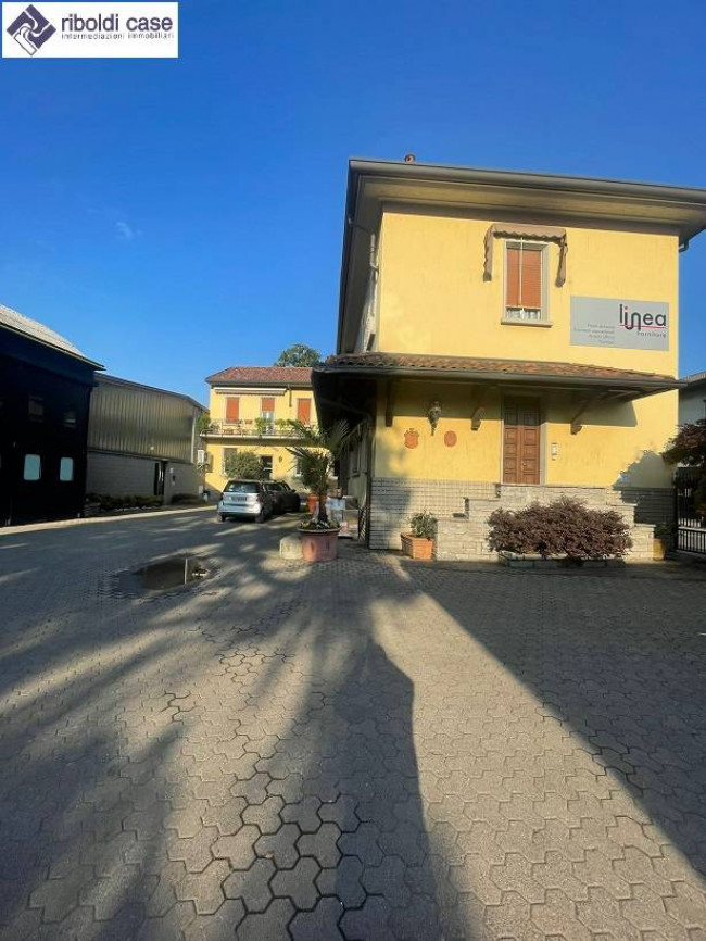 Capannone in vendita a Seveso