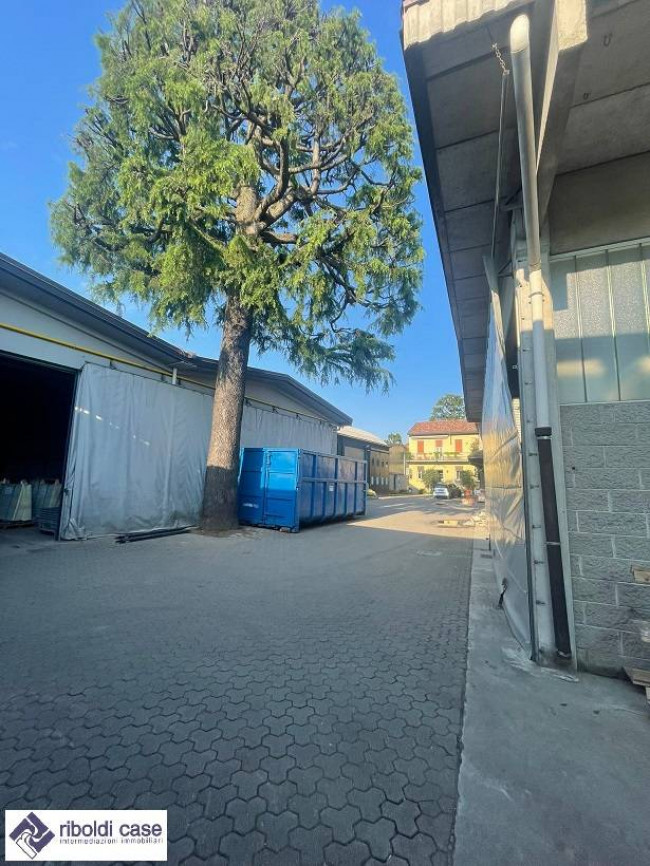 Capannone in vendita a Seveso