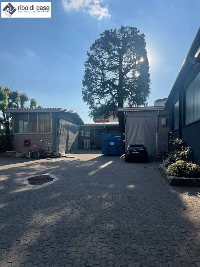Capannone in vendita a Seveso
