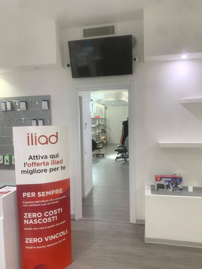 Locale commerciale in affitto a Seregno