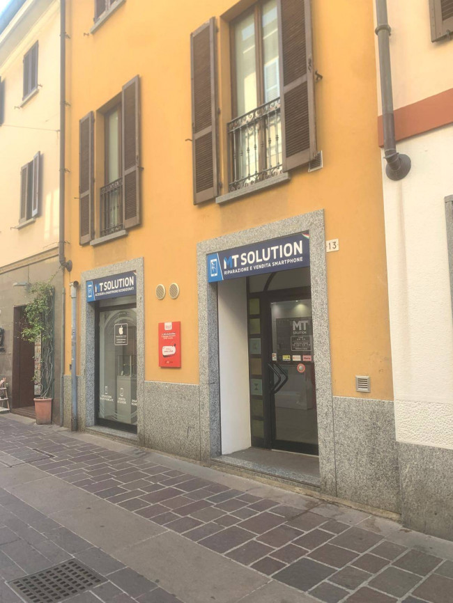 Locale commerciale in affitto a Seregno