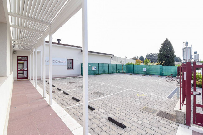 Edificio commerciale o terziario in vendita a Cabiate