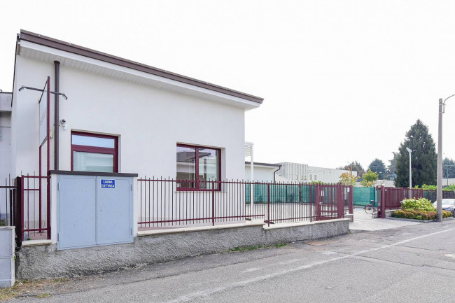 Edificio commerciale o terziario in vendita a Cabiate