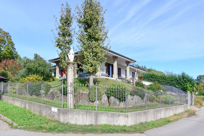 Villetta bifamiliare in vendita a Triuggio