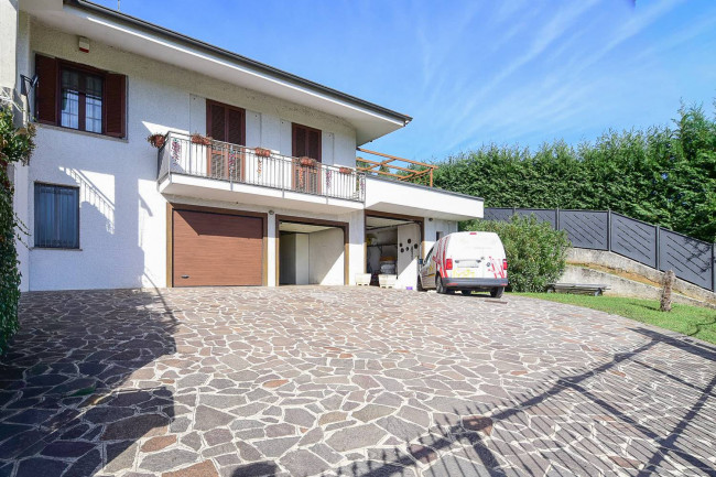 Villetta bifamiliare in vendita a Triuggio