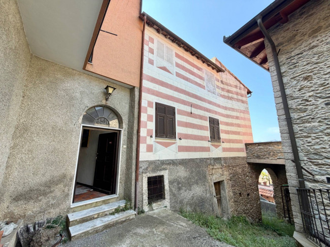 Semindipendente in vendita a Castelvecchio di Rocca Barbena