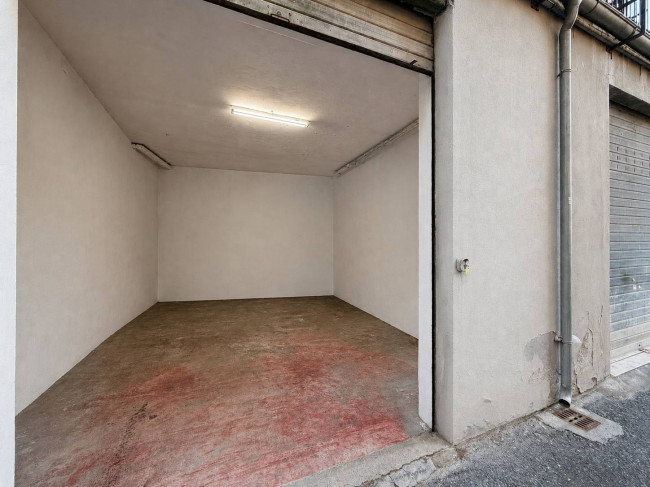 Box o garage in vendita a Albenga