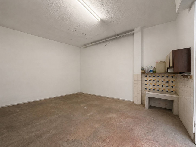 Box o garage in vendita a Albenga
