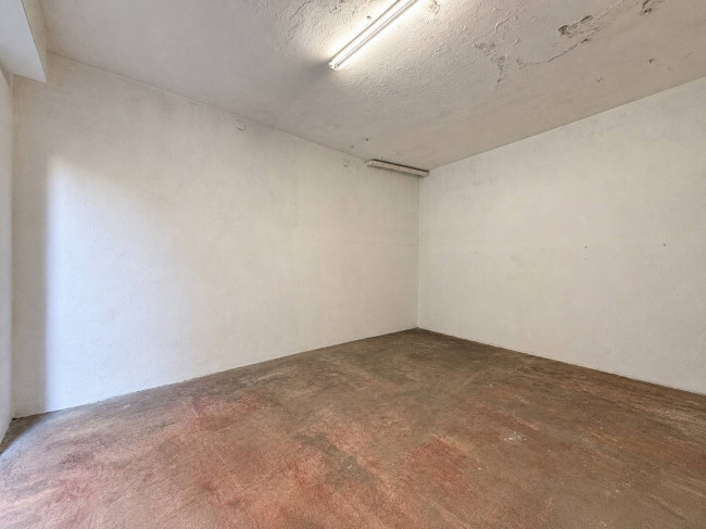 Box o garage in vendita a Albenga