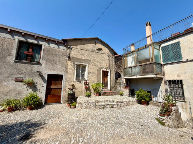 Semindipendente in vendita a Castelvecchio di Rocca Barbena