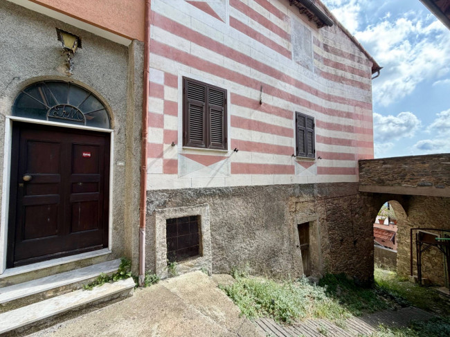 Semindipendente in vendita a Castelvecchio di Rocca Barbena